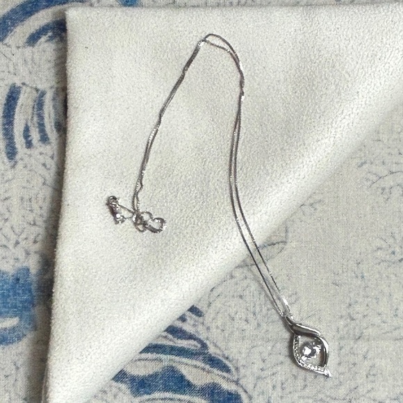 925 Silver Crystal Pendant Necklace Infinity Symbol Teardrop/Eye Shape 18" Chain - Picture 7 of 16